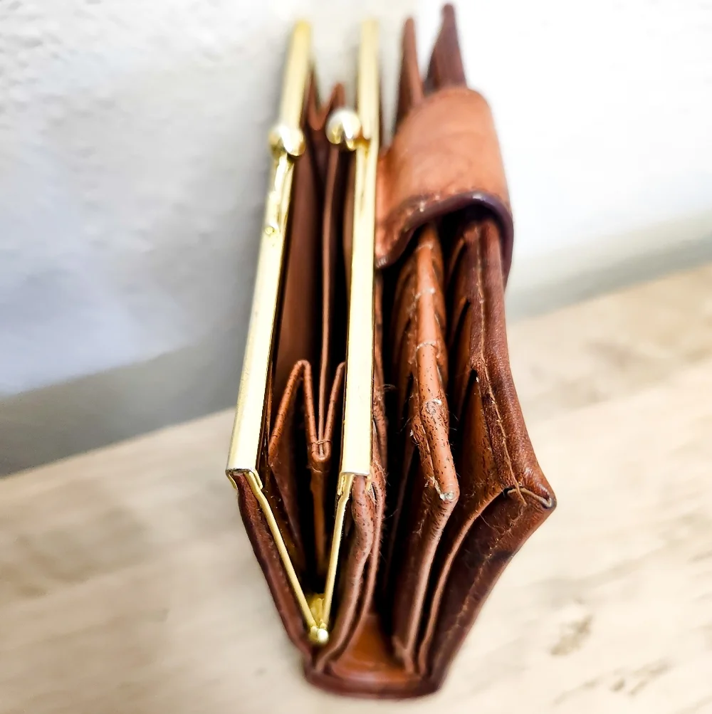 “Genuine Leather Wallet Top Grain Cowhide Brown Marble Kiss Lock Vintage Style”